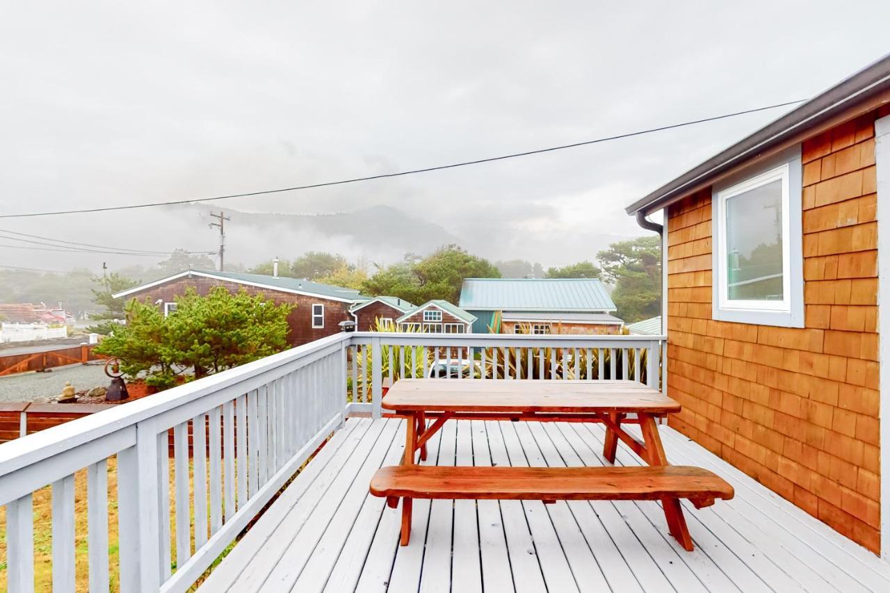Strandhuisje Holiday home *